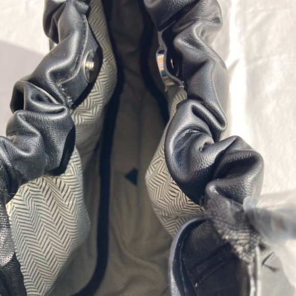 Lot of 3 XOXO Handbags – NWT $25 - Picture 6 of 13